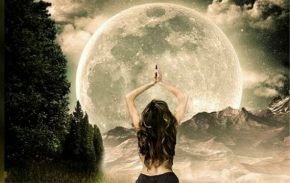 Esta noite remova as energias negativas com um banho espiritual de Lua Cheia